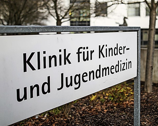 Eingang des Ulmer Kinderklinikums  | Foto: Christoph Schmidt (dpa)
