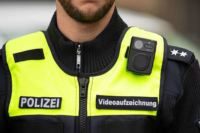 Eine Videokamera hat Teile der Auseinandersetzung festgehalten (Symbolbild).  | Foto: Friso Gentsch (dpa)