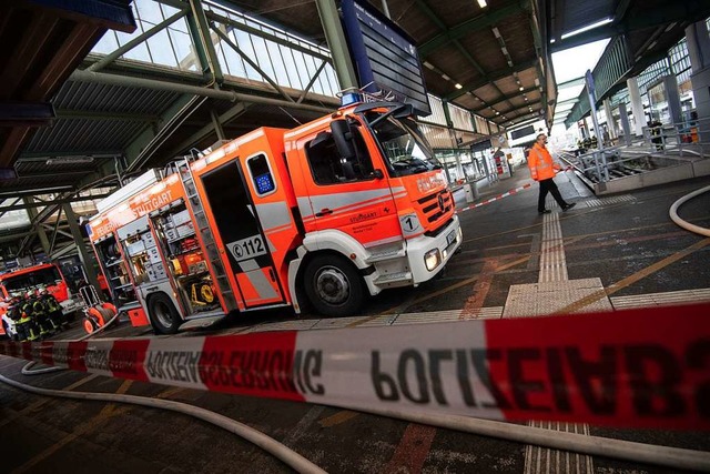 Feuerwehreinsatz auf dem Stuttgarter Hauptbahnhof  | Foto: Marijan Murat (dpa)