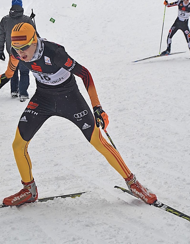 Ein Kmpfer auf der Skatingpiste: Kombinierer Paul Schlegel von der SZ Breitnau  | Foto: Helmut Junkel