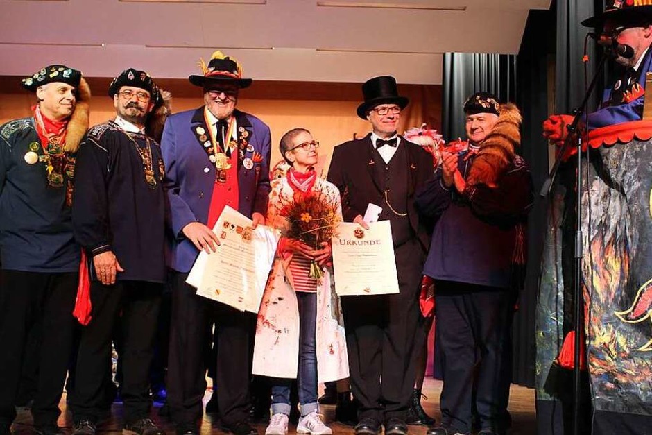 Vertreter des V.O.N. ehrten Kollnaus Zunftmeister Martin Reichenbach sowie das Wirteehepaar der Ratsstube, Barbara und Klaus Zimmermann. (Foto: Karin Heiß) Vertreter des V.O.N. ehrten Kollnaus Zunftmeister Martin Reichenbach sowie das Wirteehepaar der Ratsstube, Barbara und Klaus Zimmermann. (Foto: Karin Heiß)