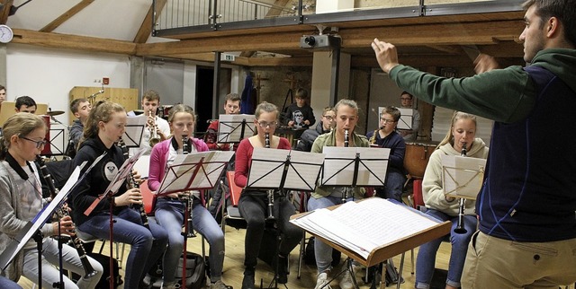 Die Jugendkapelle Oberried unter der L... am Freitagabend in der Klosterschiire  | Foto: Erich Krieger