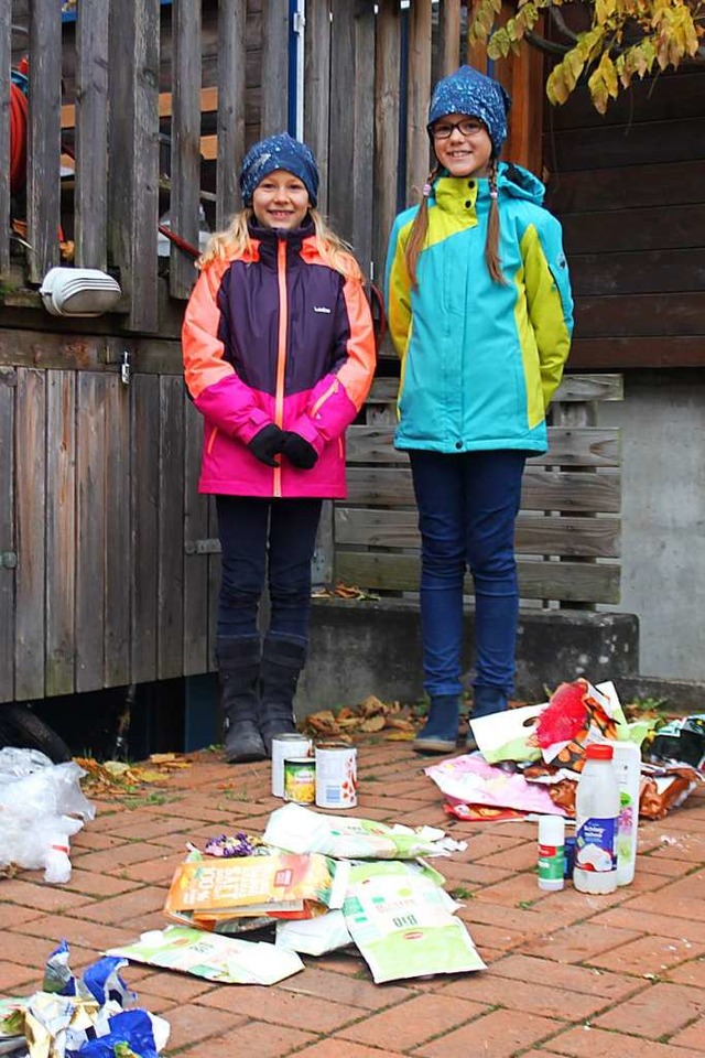 Die zehn Jahre alte Mara Keller und di...cke in ihrer Nachbarschaft untersucht.  | Foto: Lukas Orth