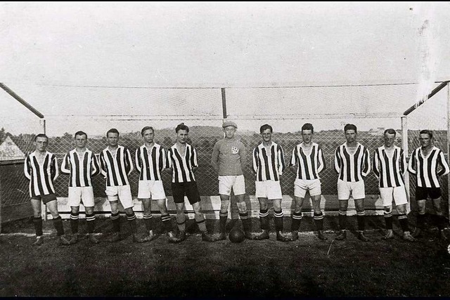 Die erste Mannschaft von 1920  | Foto: Archiv FC Lffingen