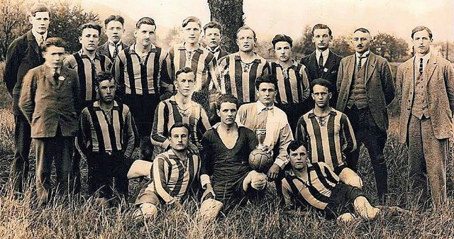 Die erste Mannschaft  des FC Huttingen...ne: Rudi Senn, Eugen Gpf, Rudi Wagner  | Foto: privat