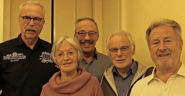 Geehrte Mitglieder des Tennisclubs (vo... langjhrige Treue zum Verein geehrt.   | Foto: Cornelia Liebwein