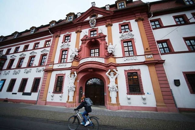 Die Thringer Staatskanzlei in Erfurt....ade viel geredet wird, ist anzunehmen.  | Foto: Bodo Schackow (dpa)