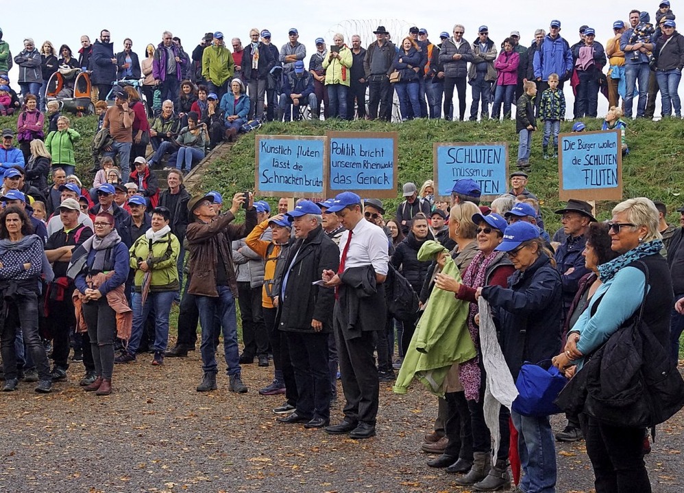 Bürger und Politiker demonstrierten be...ionstag im November für die Schluten.   | Foto: Ilona Huege