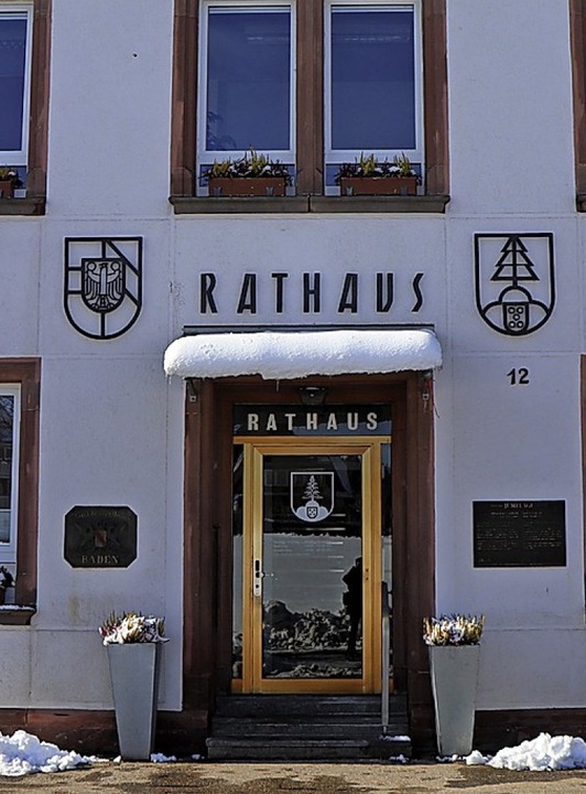 Rathaus, der Polizeiposten im alten Sc...sind die vier Sanierungsschwerpunkte.   | Foto: Dieter Maurer