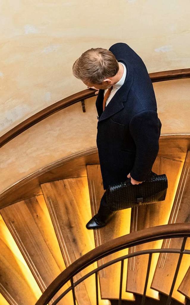 Christian Lindner nach der Pressekonferenz in einem Erfurter Hotel  | Foto: JENS SCHLUETER (AFP)