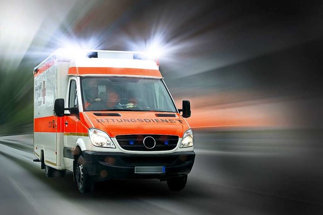 Auf der B500 soll ein Lieferwagen einen Krankenwagen bedrngt haben(Symbolbild).  | Foto: Thaut Images  (stock.adobe.com)