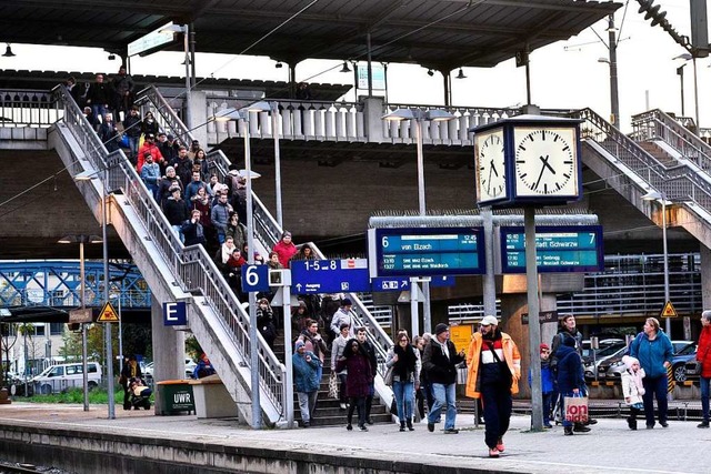 Am Freiburger Hauptbahnhof kommt es de...sfllen und Versptungen (Archivbild).  | Foto: Thomas Kunz
