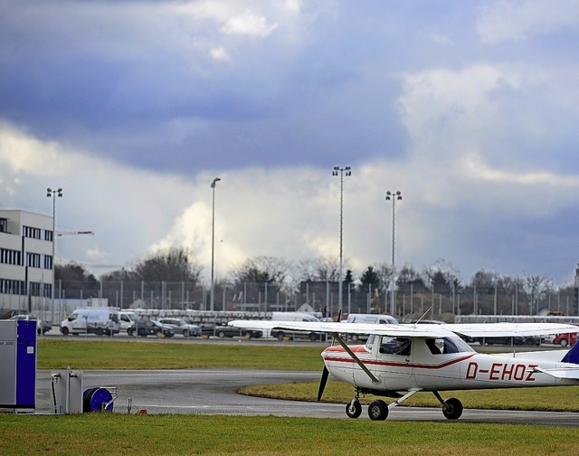 Die Debatte um den Freiburger Flugplatz beginnt von Neuem.  | Foto: Ingo Schneider