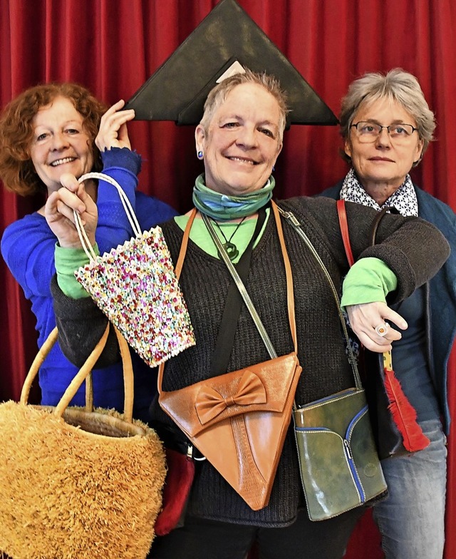 Marianne Staiger-Dold, Mieke Nizet und...r die ersten abgegebenen Handtaschen.   | Foto: Barbara Ruda