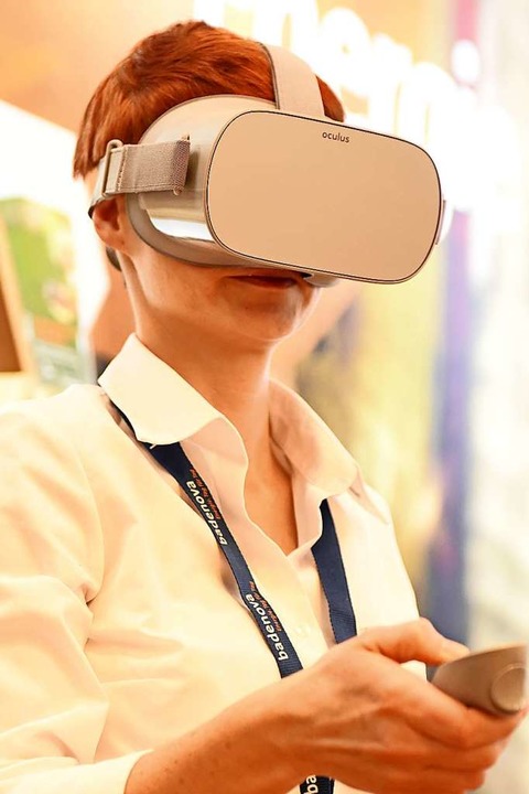 Auf der Reise- und Fotomesse des Festi...chnologien wie VR-Brillen vorgestellt.  | Foto: Rita Eggstein
