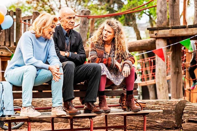 Hippie-Oma in Aktion: Barbara Sukowa (... Maren Kroymann und Heiner Lauterbach.  | Foto: Wolfgang Ennenbach (dpa)