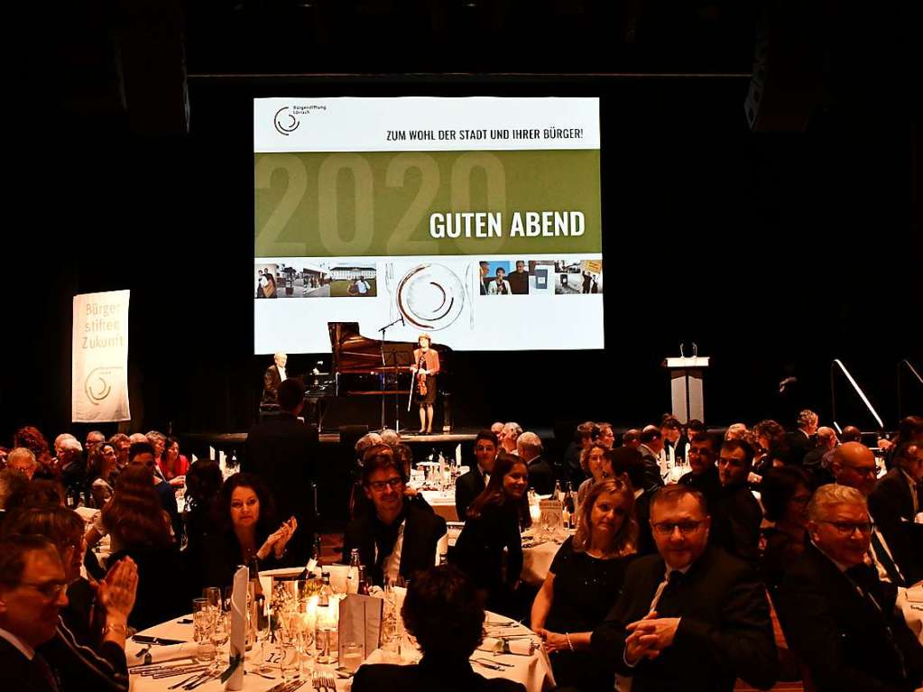 Impressionen von der Benefiz-Gala der Brgerstiftung Lrrach im Burghof