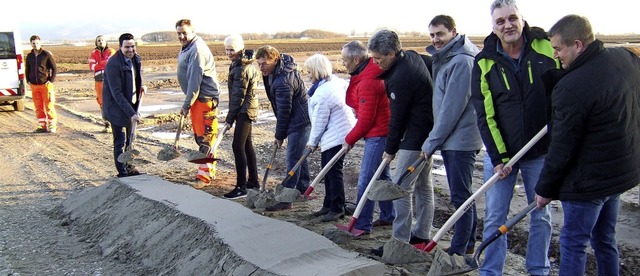 Erschlieungs-Spatenstich beim neuen B...tmetern 26 Gebude entstehen sollen.    | Foto: Susannee Mller