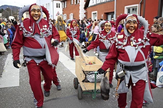 Fasnachtsumzug mit 2200 groen und kleinen Narren in St. Georgen