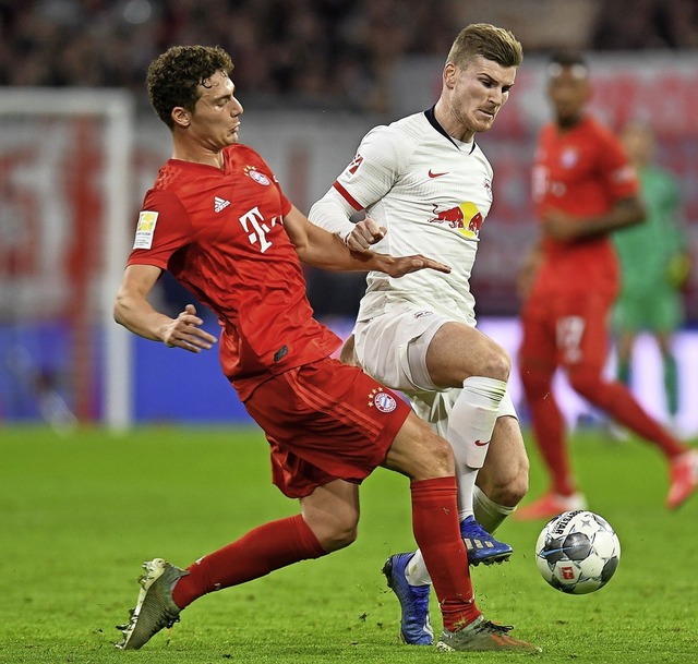 Timo Werner (rechts) &#8211; hier gege...eine Riesenchance zum Fhrungstreffer.  | Foto: CHRISTOF STACHE (AFP)