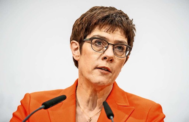 Annegret Kramp-Karrenbauer (CDU), Bund...eine Kandidatur als Kanzlerkandidatin.  | Foto: Michael Kappeler (dpa)