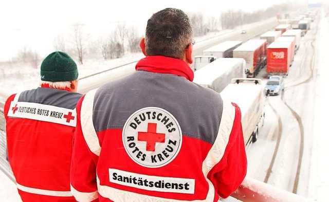 Notfallsanitter helfen und retten Menschen.  | Foto: Jens Wolf