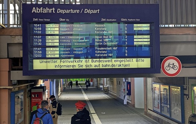 Die Ruhe vor und nach dem Sturm am Bahnhof Offenburg: Viele Zge fuhren nicht.   | Foto: Helmut Seller