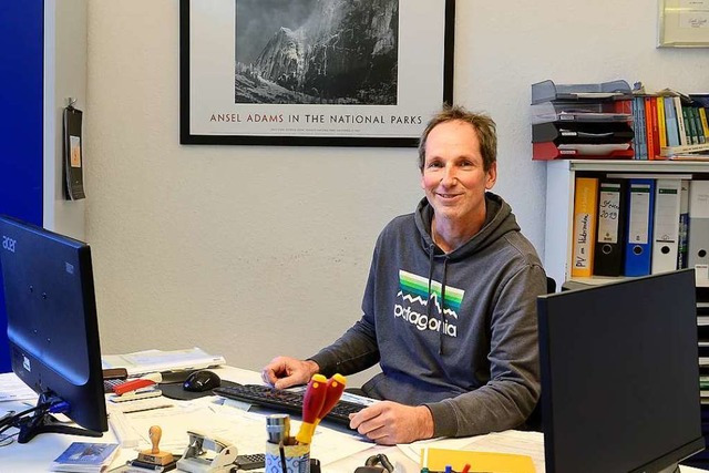 Wolfgang Ritter bei der Arbeit: Auch H...ster sitzen fter mal am Schreibtisch.  | Foto: Ingo Schneider