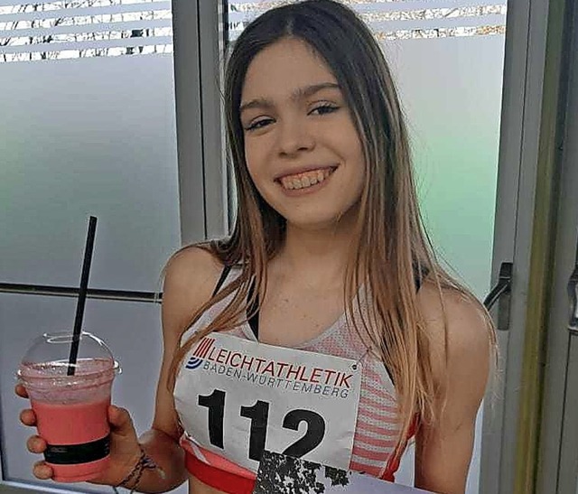 Ausrufezeichen: Die 16-jhrige Alina H...schaft  ber  800 Meter auf Rang fnf.  | Foto: Ottmar Heiler
