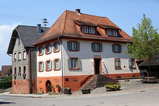 Das ehemalige Rathaus und sptere Geme...amte Gemeinde Friesenheim umgewandelt.  | Foto: Christoph Breithaupt