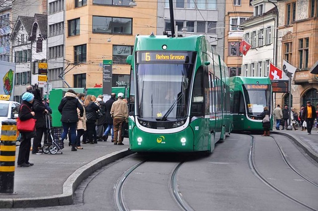 Trams und Busse der BVB sind im Vergle...der das V-Strkungspaket drehen will.  | Foto: Daneil Gramespacher