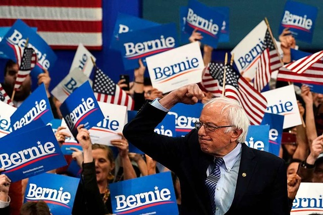 Der 78-jhrige demokratische Senator S...i den Vorwahlen in New Hampshire vorn.  | Foto: TIMOTHY A. CLARY (AFP)
