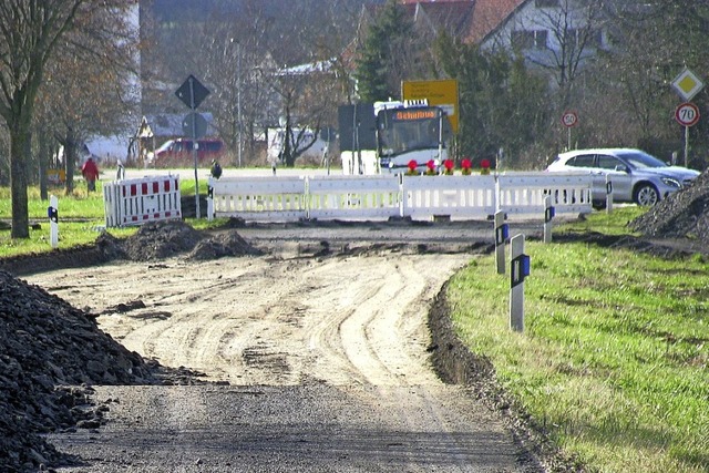 Hier entsteht bis Mitte Mai der dritte Staufener Kreisel.  | Foto: Manfred Lange