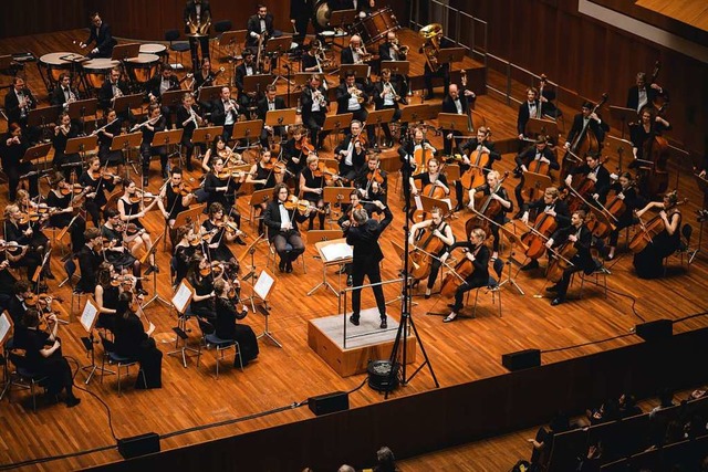 90 Studierende aller Fakultten spielen Brahms und Mozart Sinfonien.  | Foto: Fabio Testa