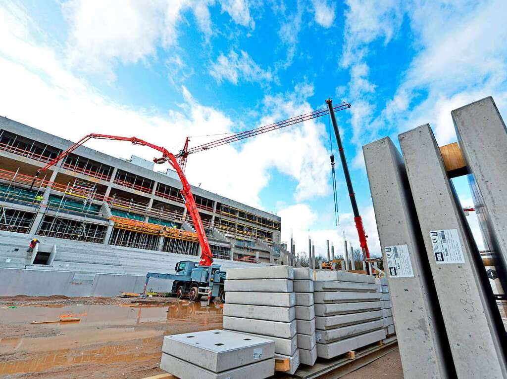 Auch wenn der Rasen noch fehlt: Wie das neue SC-Stadion nach seiner Fertigstellung aussehen wird, lsst sich bereits erahnen.