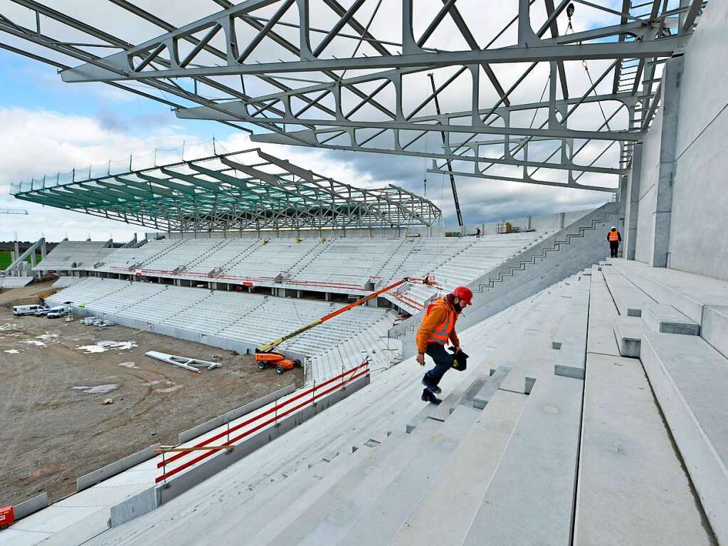 Auch wenn der Rasen noch fehlt: Wie das neue SC-Stadion nach seiner Fertigstellung aussehen wird, lsst sich bereits erahnen.