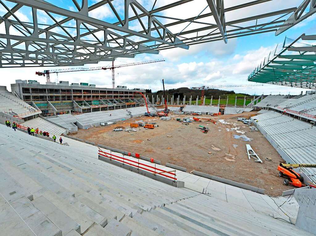 Auch wenn der Rasen noch fehlt: Wie das neue SC-Stadion nach seiner Fertigstellung aussehen wird, lsst sich bereits erahnen.