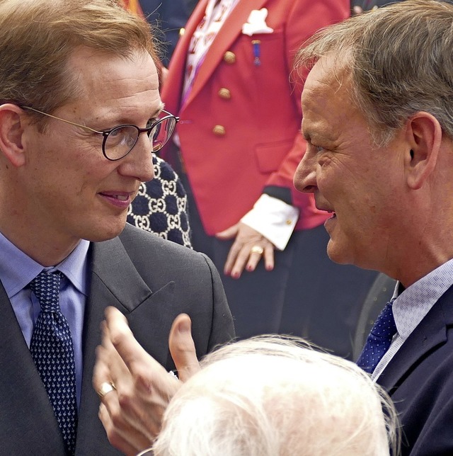 Prinz Bernhard von Baden (l.) im Gespr...uch Jogi Lw und   Gnther Oettinger.   | Foto: Helmut Seller