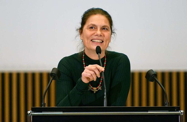 Sarah Wiener beim Vortrag in Freiburg.  | Foto: Ingo Schneider