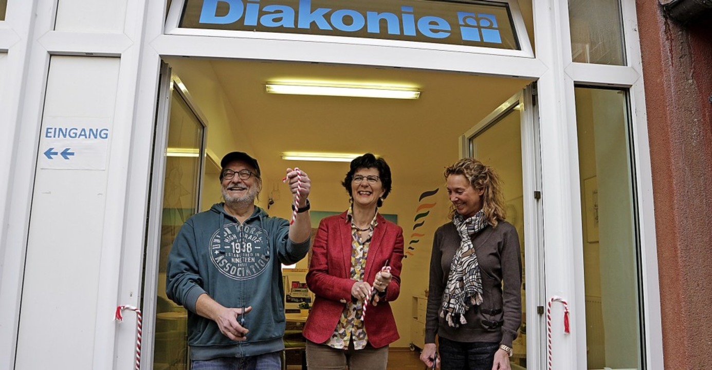 Das Band ist durchschnitten, &#8222;Wi...arion Kampmann von der Stadt Mllheim.  | Foto: Alexander Huber