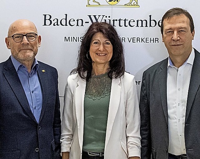 Minister Winfried Hermann (v.l.), Brg...Sonja Schuchter und MdL Thomas Marwein  | Foto: Martin Stollberg
