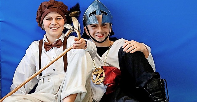 <BZ-FotoAnlauf>Theater: </BZ-FotoAnlau...n als Hermes und Lars Eggert als Zeus   | Foto: schule