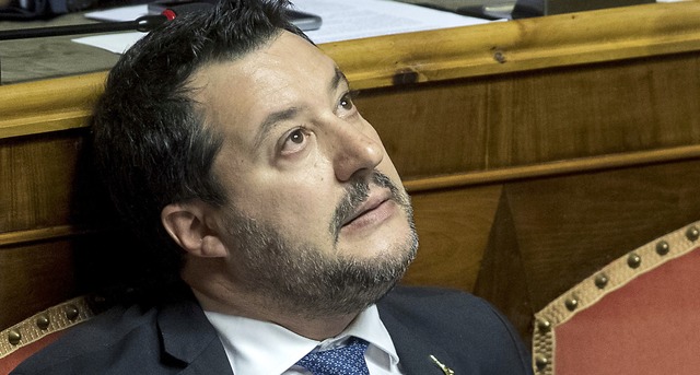 Das Zugpferd der rechten Lega wankt: Matteo Salvini   | Foto: Roberto Monaldo.Lapre (dpa)