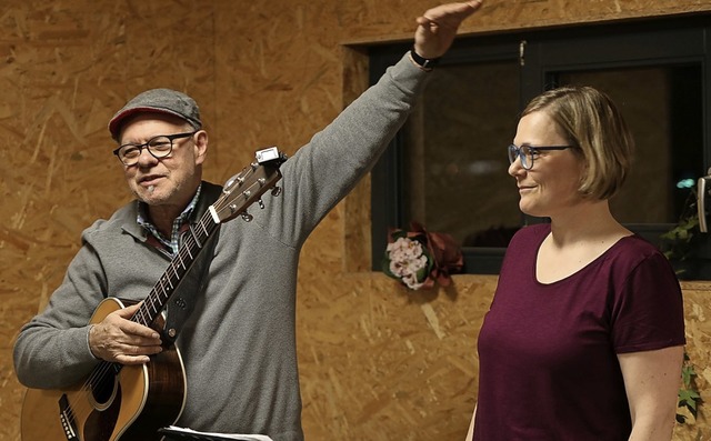 Heinz Siebold und Ulrike Derndinger pr...rall &#8211; daheim si aber au&#8220;.  | Foto: Christoph Breithaupt