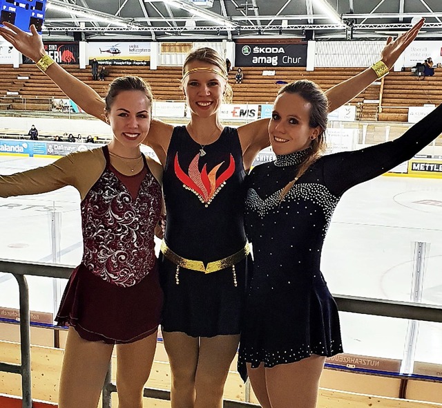 Vanessa Wodars, Stephanie Khne und Je...nks) im Thomas Domenig Stadion in Chur  | Foto: Eislaufverein Herrischried