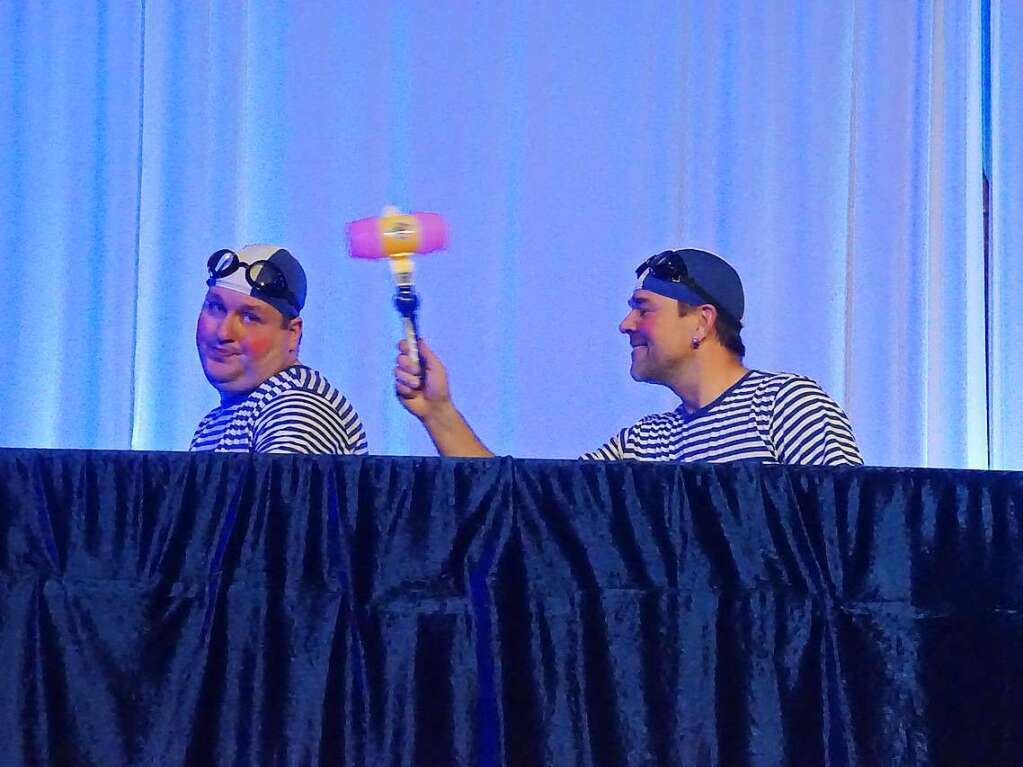 Synchronschwimmen im Biehlidorf, mit Goran Novakovic (links) und Enrico Schmidt (rechts).