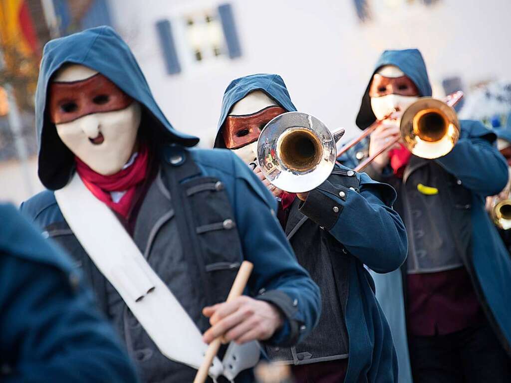 Narren in den Bugginger Straen beim groen Jubilumsumzug