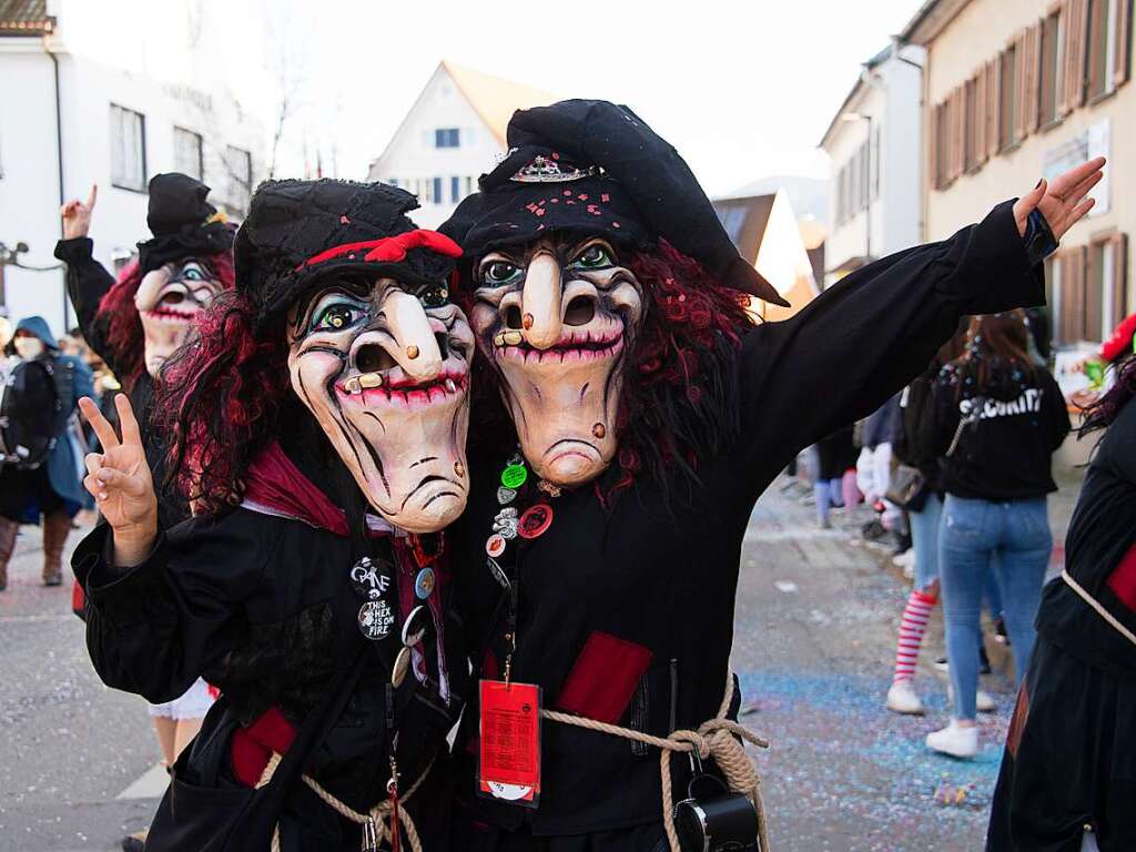 Narren in den Bugginger Straen beim groen Jubilumsumzug