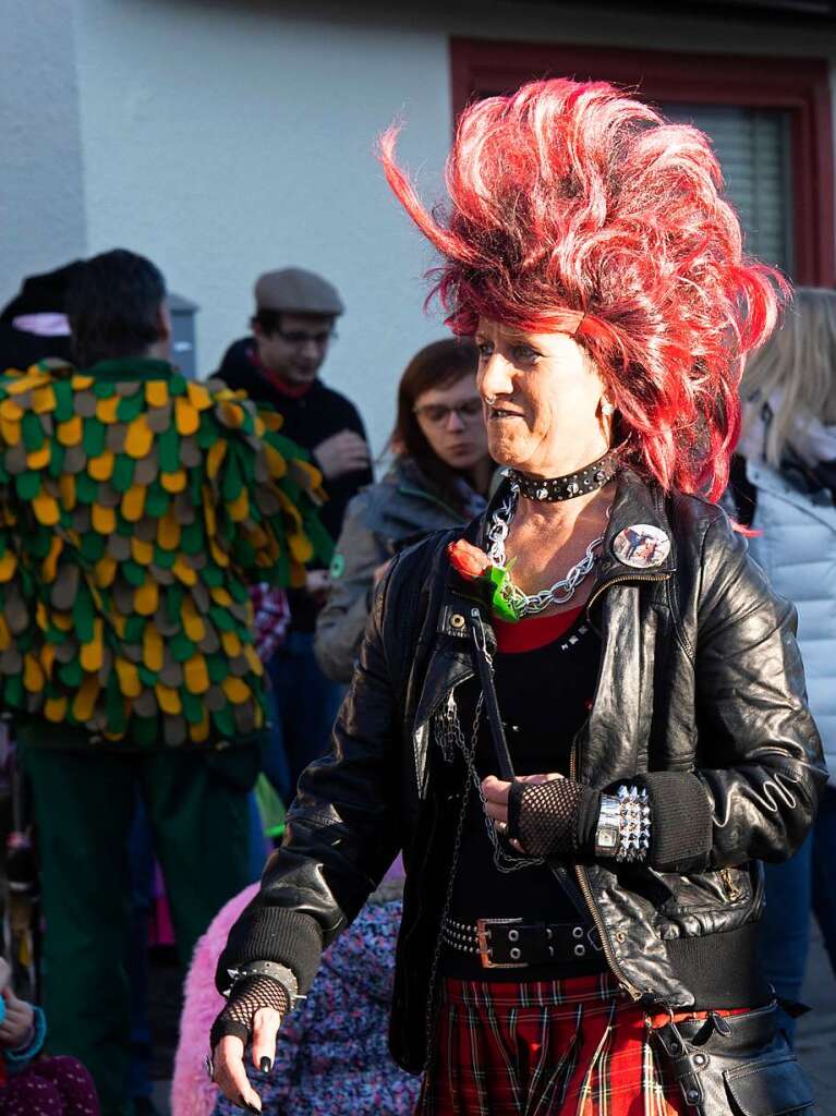 Narren in den Bugginger Straen beim groen Jubilumsumzug