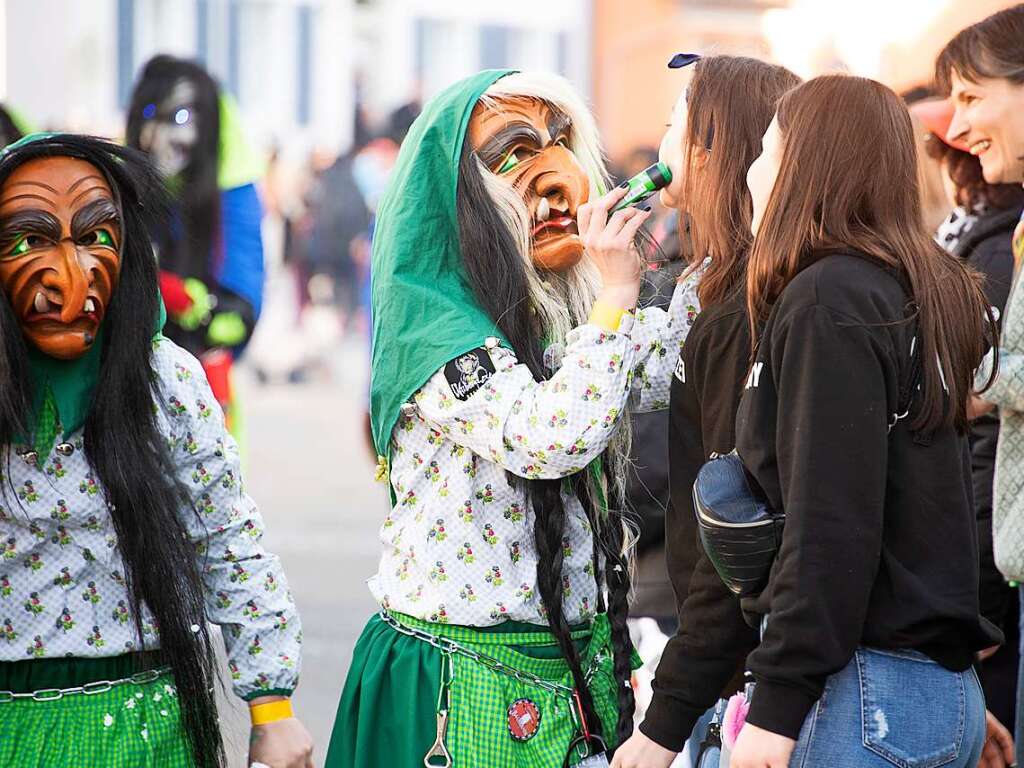 Narren in den Bugginger Straen beim groen Jubilumsumzug